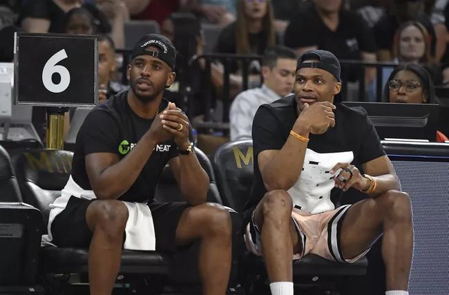 记者：昨晚阿代米和于根伟指导聊了挺久，阿代米哭了（记者：阿代米昨夜与于根伟长谈后落泪）