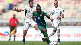 金州勇士巴特勒砍下24分10助攻，鹈鹕锡安25分，双方激烈对决。（勇士巴特勒24分10助攻，鹈鹕锡安25分，激战正酣）