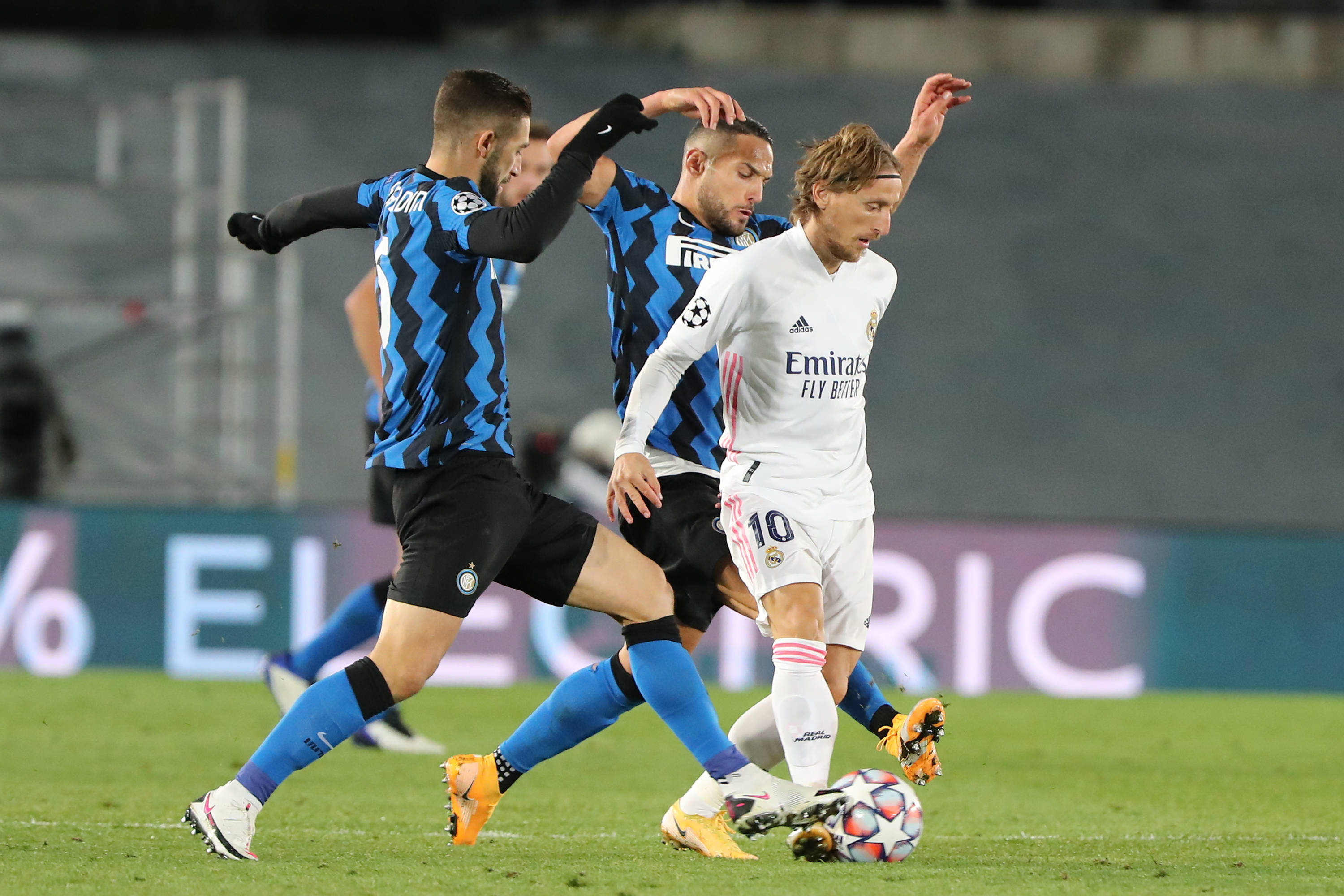 罗体：米兰冬窗寻找吉鲁式中锋，目前正评估菲尔克鲁格（罗体：米兰冬窗瞄准吉鲁型中锋，正考察菲尔克鲁格）