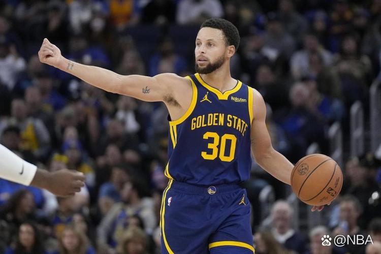 澳超半场：塔普破僵，图雷扳平，中央海岸水手1-1悉尼FC（澳超半场战报：塔普先开纪录，图雷回敬一球，中央海岸水手暂1-1悉尼FC）