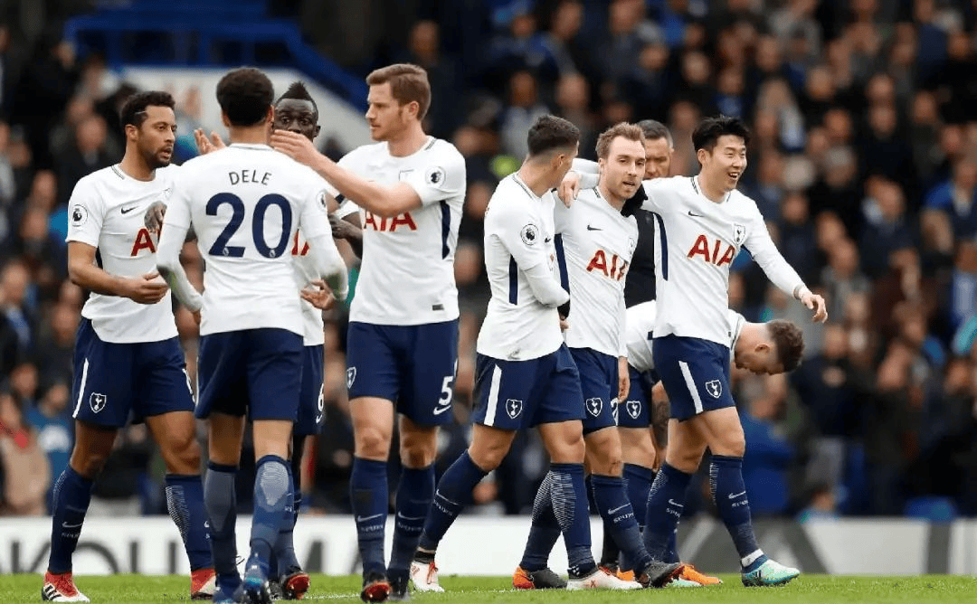 铜梁龙经理：明年目标在中超站稳脚；选主场考量因素比较综合（铜梁龙经理：明年力争立足中超，主场选择将综合权衡）