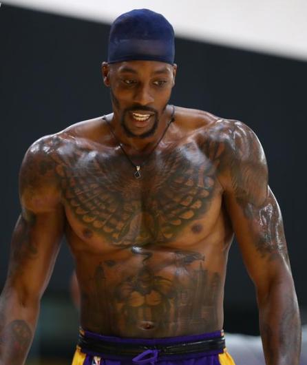 弗里克的历史巅峰：95年来最年轻的巴萨首发阵容震撼西甲（弗里克率巴萨排出95年来最年轻首发，震撼西甲）